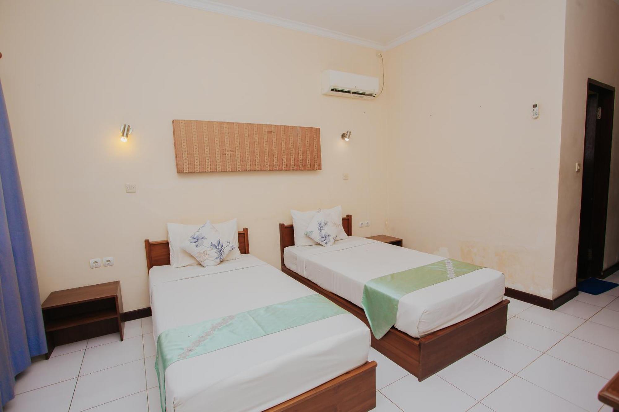 Medana Bay Marina Hotel Paloh Exterior photo