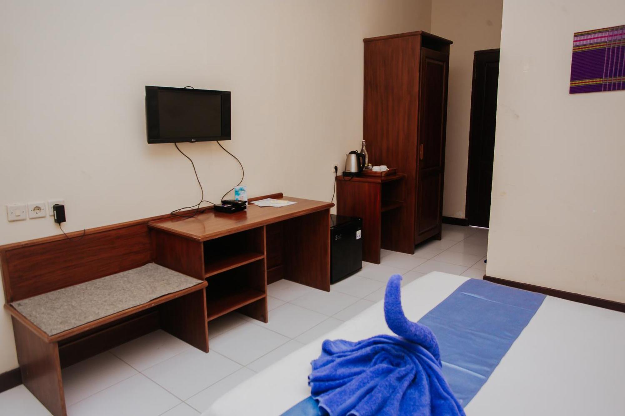 Medana Bay Marina Hotel Paloh Exterior photo