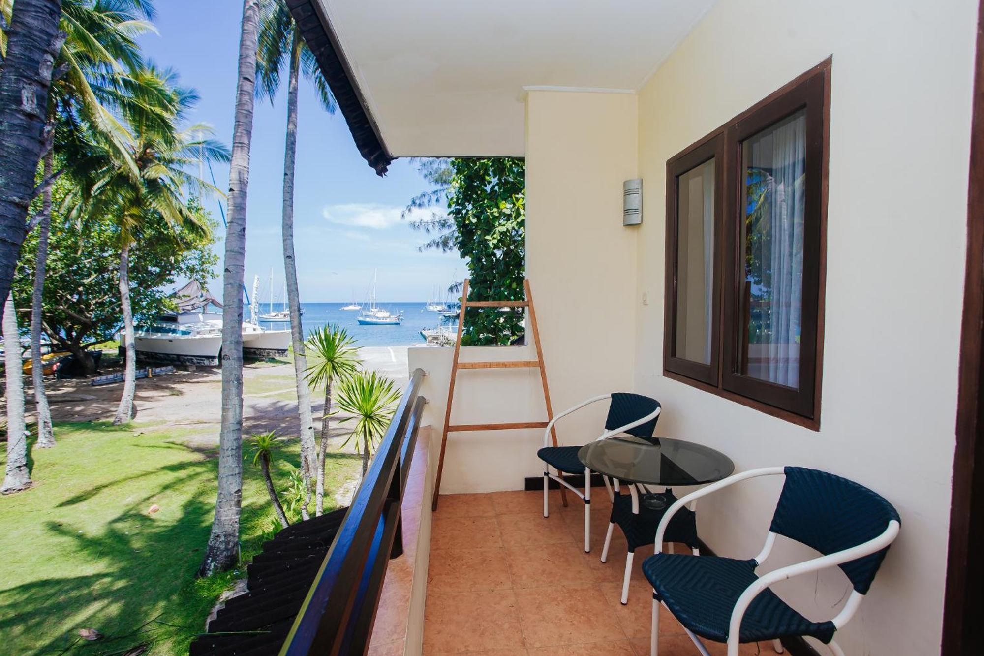 Medana Bay Marina Hotel Paloh Exterior photo