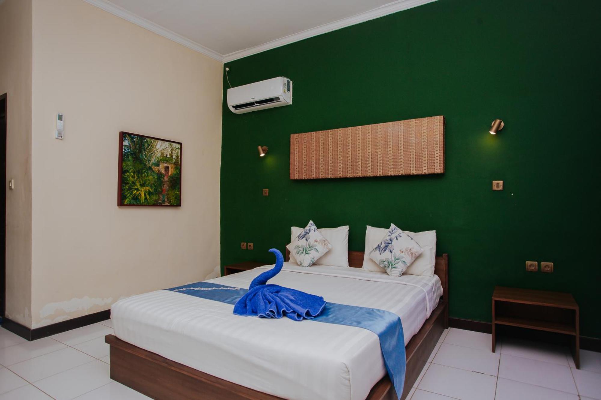 Medana Bay Marina Hotel Paloh Exterior photo
